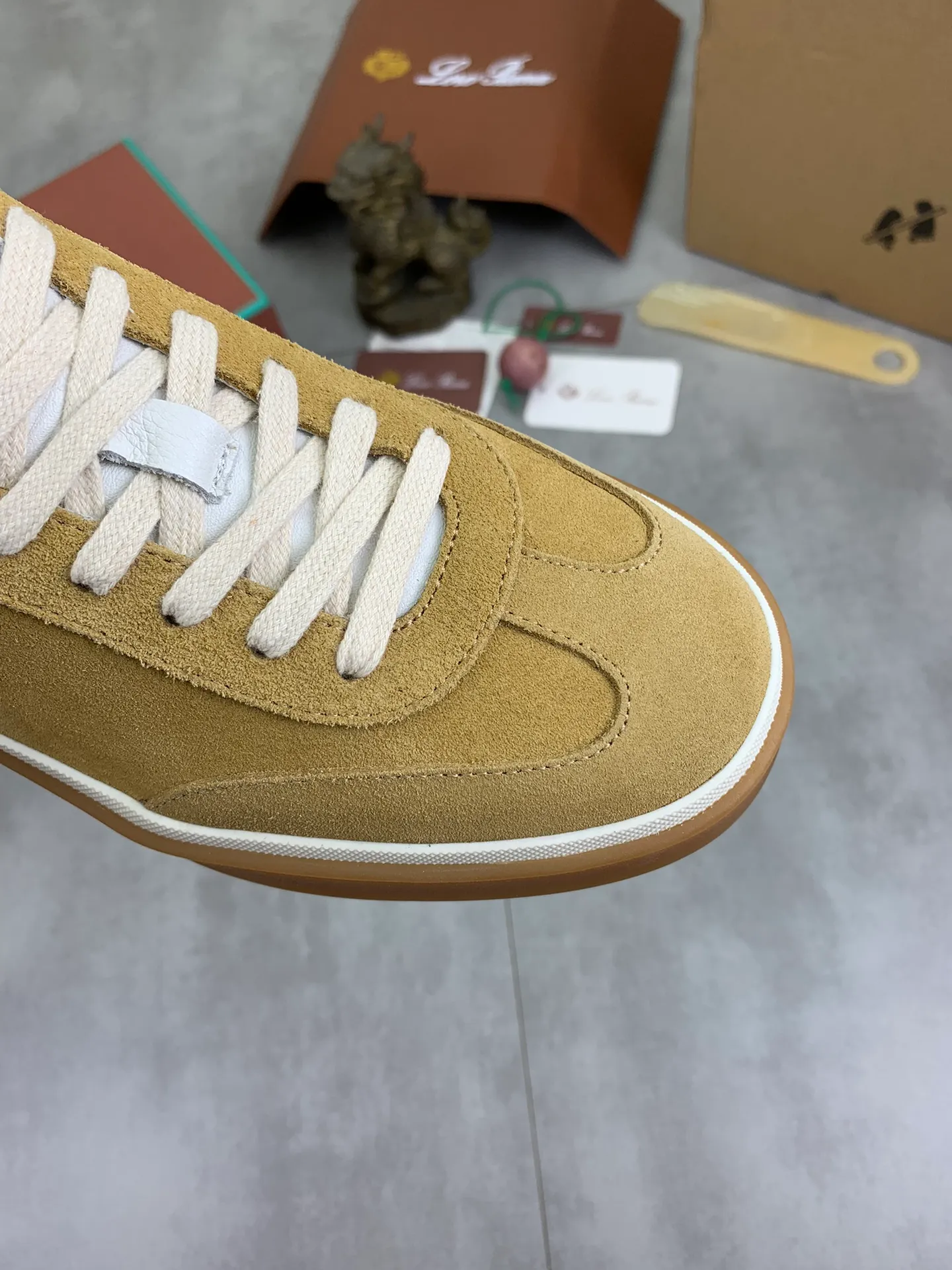 Men's Men's Shoes 💰P540 New 💰High Quality Loro Piana 💯Top Authentic Grade💯Buy the original 1:1 copy💯 Founded the existing Loro Piana company on April 24, 1924. It is now the sixth generation of family business, providing top quality products to customers who are discerning in taste and quality. Imported original fabrics, made of plain calfskin lining. Hand-sewn threads with cowhide feet. Original packaging. Size: 38-45. 7⃣️ colors available.